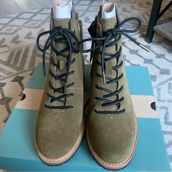 • NWT! [Toms] Finn Lace-Up Booties • - Picture 2 of 12